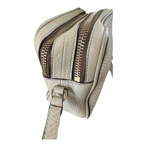 Tory Burch
Tory Burch Beige Leather Double Zip Robinson Crossbody Bag. - Picture 9 of 14